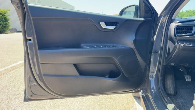 Kia Rio image 9