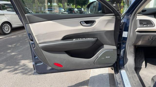 Renault Talisman Estate image 2