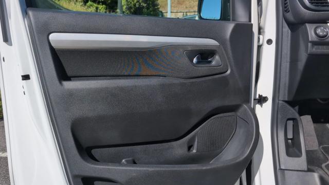 Peugeot Traveller image 1