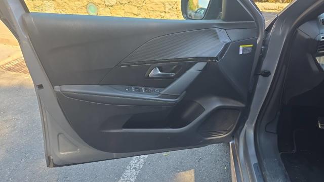 Peugeot 208 image 6