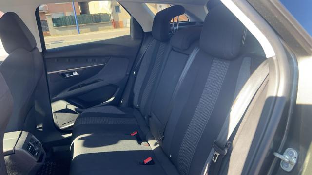 Peugeot 3008 image 2