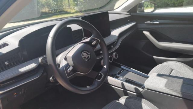 Skoda Superb Combi image 8