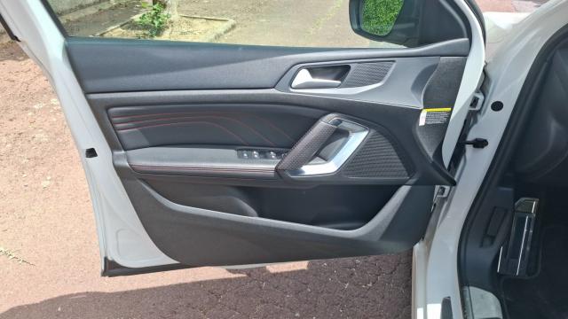 Peugeot 308 image 2