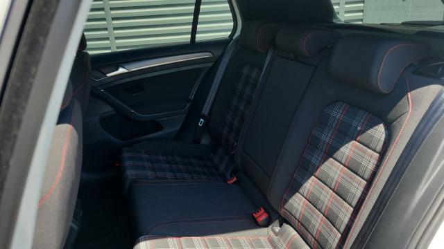 Volkswagen Golf image 9