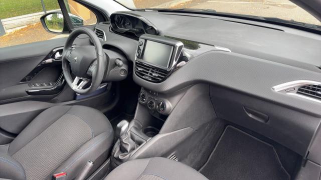 Peugeot 208 image 9