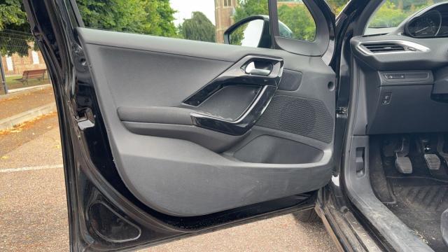 Peugeot 208 image 6