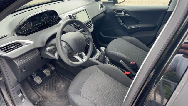 Peugeot 208 image 1