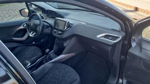 Peugeot 2008 image 3