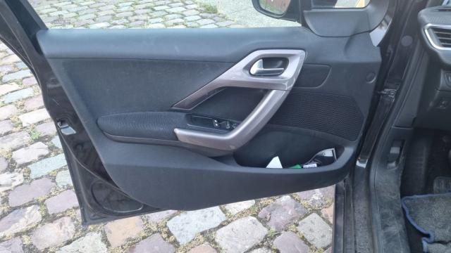 Peugeot 2008 image 8