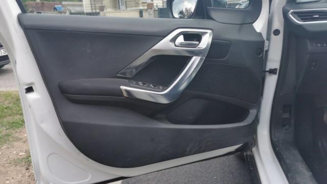 Peugeot 2008 image 8