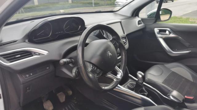 Peugeot 2008 image 3