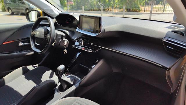 Peugeot 208 image 1