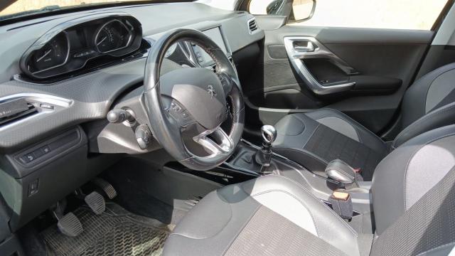 Peugeot 2008 image 2