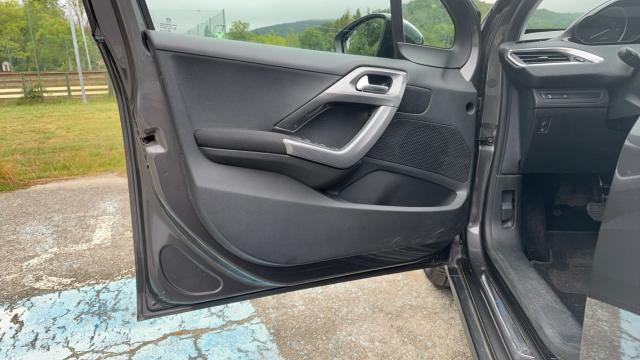 Peugeot 2008 image 4