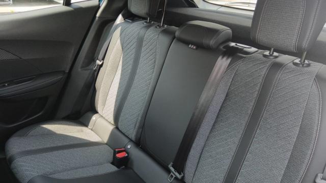 Peugeot 2008 image 1