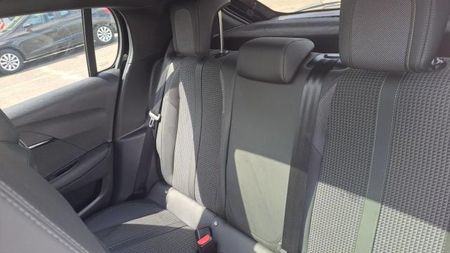 Peugeot 208 image 9