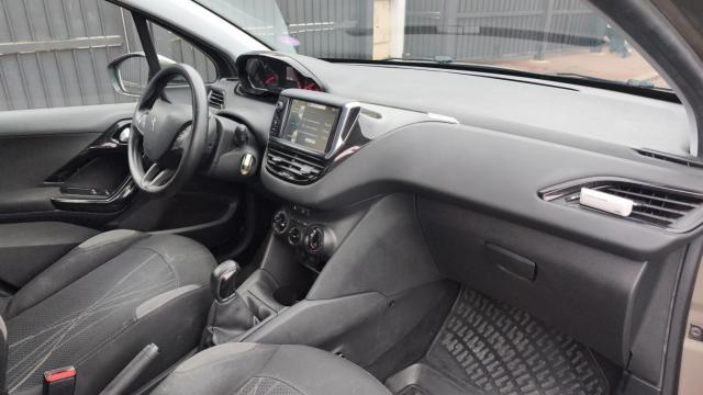 Peugeot 208 image 3