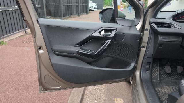 Peugeot 208 image 7