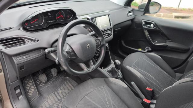 Peugeot 208 image 2