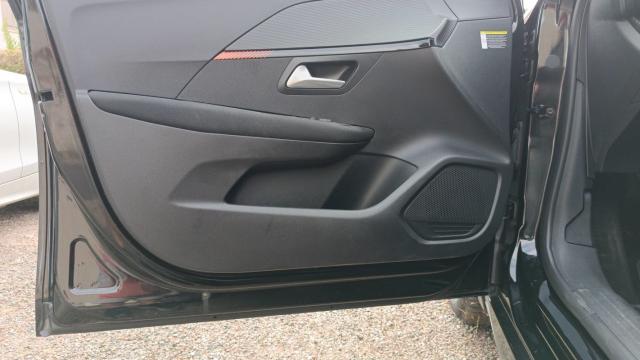 Peugeot E-208 image 9