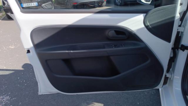 Volkswagen Up! image 9