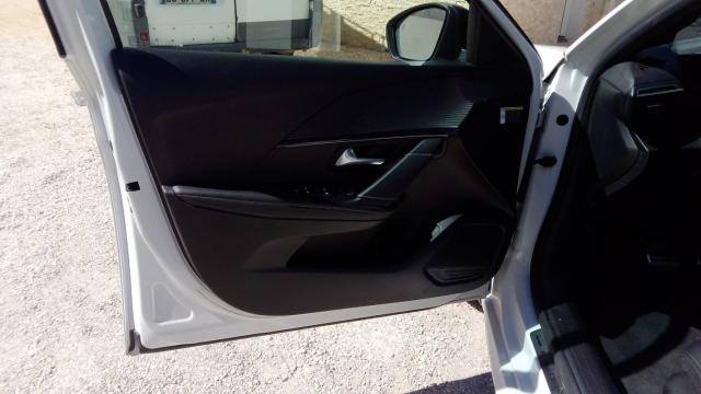 Peugeot 208 image 6