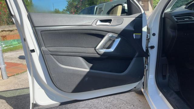 Peugeot 308 image 2