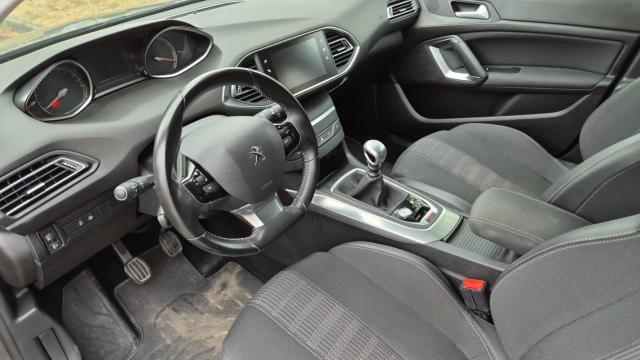 Peugeot 308 image 2