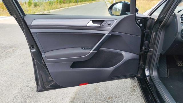 Volkswagen Golf image 9