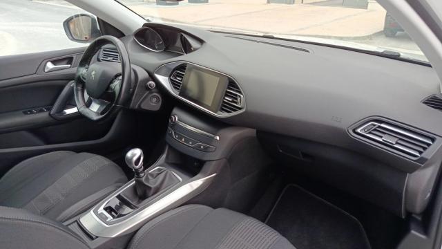 Peugeot 308 image 8