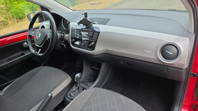 Volkswagen Up! image 5