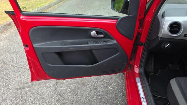 Volkswagen Up! image 1