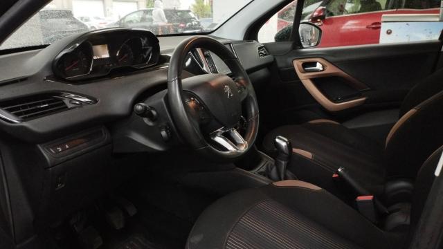 Peugeot 208 image 1