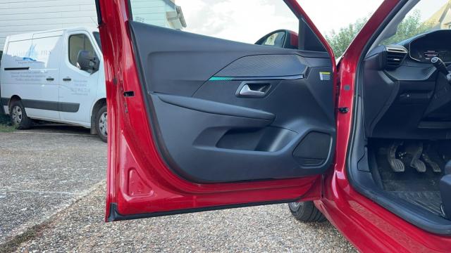 Peugeot 208 image 7