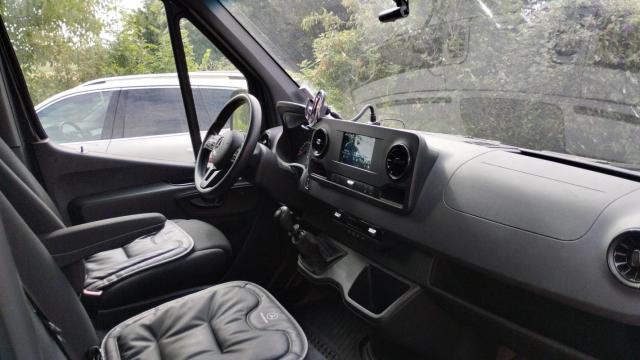 Mercedes Benz Sprinter image 3