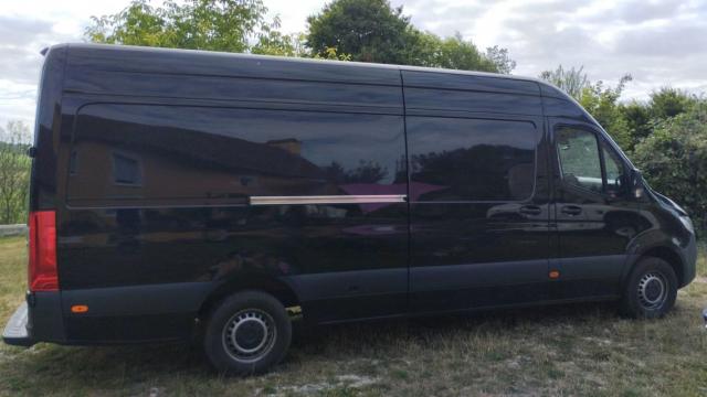 Mercedes Benz Sprinter image 2
