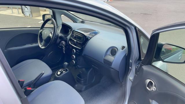 Peugeot Ion image 2