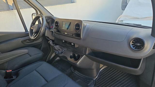 Mercedes Benz Sprinter image 4