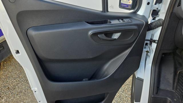 Mercedes Benz Sprinter image 1
