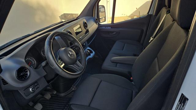 Mercedes Benz Sprinter image 6