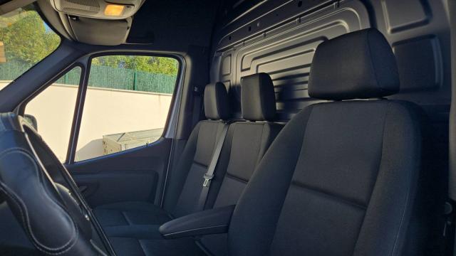 Mercedes Benz Sprinter image 2