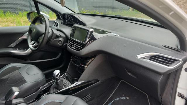 Peugeot 2008 image 2