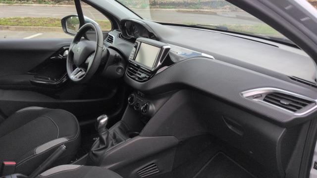 Peugeot 208 image 8