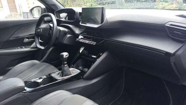 Peugeot 2008 image 2
