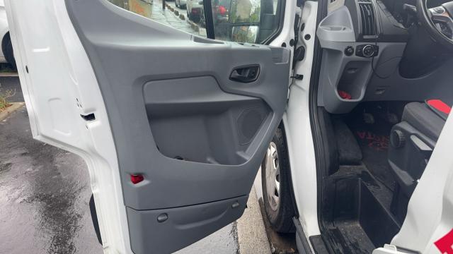Ford Transit image 4