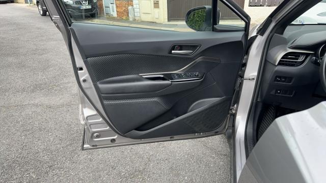 Toyota C-Hr image 1