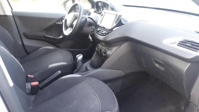 Peugeot 208 image 1