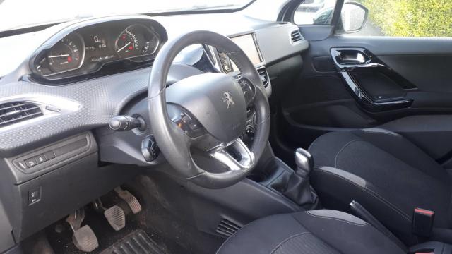 Peugeot 208 image 8