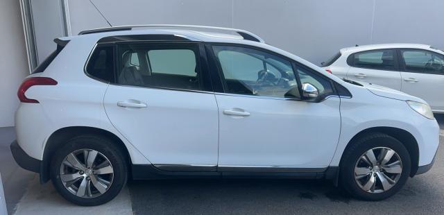 Peugeot 2008 image 2