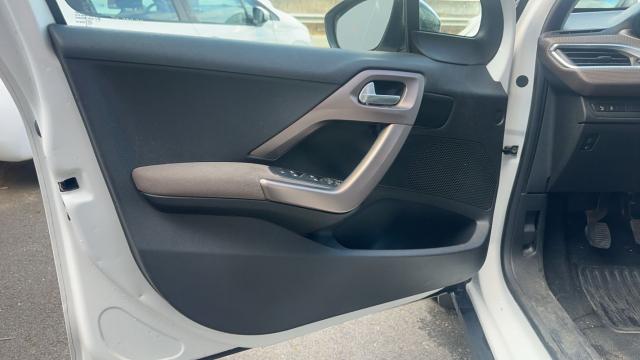 Peugeot 2008 image 9